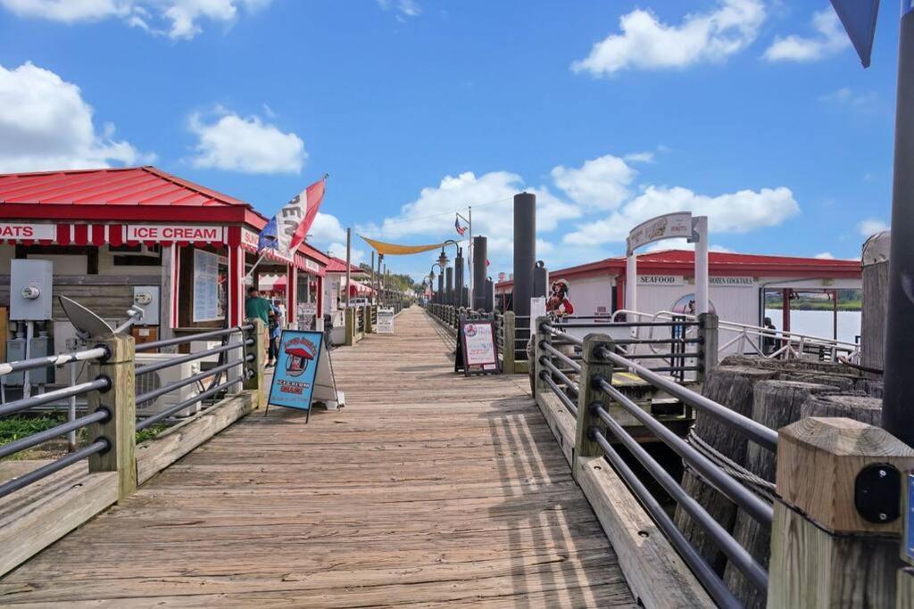 Middle Sound Hideaway~Beaches, Shopping, Families Vila Município de Município de Wilmington Exterior foto