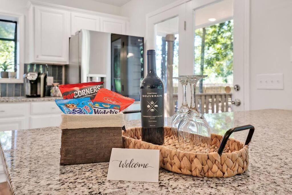 Middle Sound Hideaway~Beaches, Shopping, Families Vila Município de Município de Wilmington Exterior foto